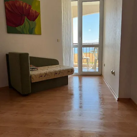 Entire 4pax , Sea View, Pool Равда