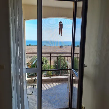 Entire 4pax , Sea View, Pool Apartment Ravda